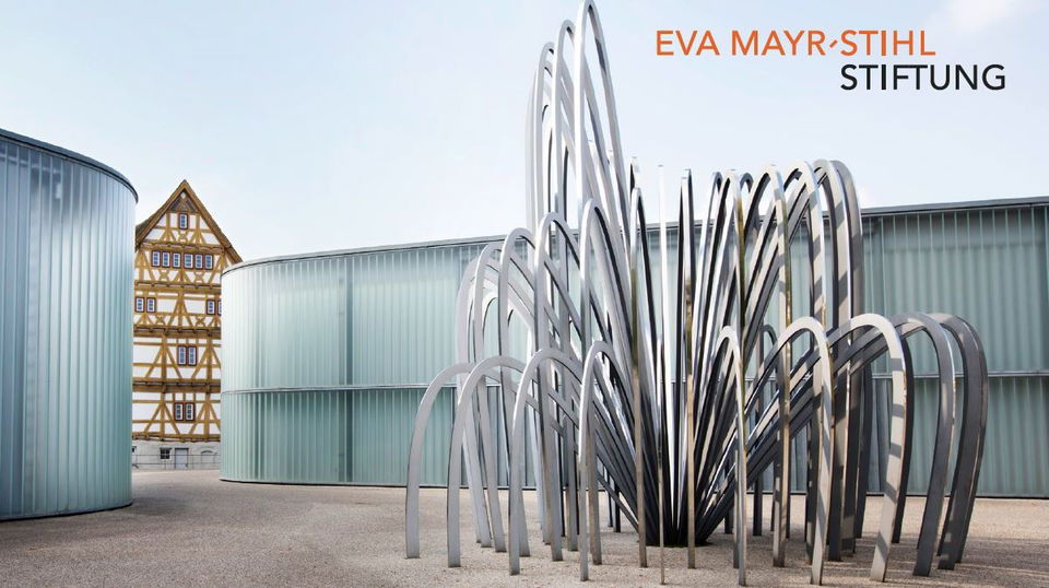 Skulptur von Olafur Eliasson auf dem Eva Mayr-Stihl Platz