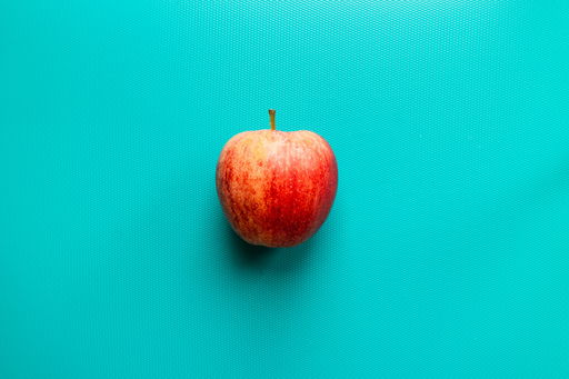 Apfel Symbolbild für Gesundheit louis-hansel-MardkT836BU-unsplash.jpg Apfel als Symbolbild für Gesundheit und Medizin
