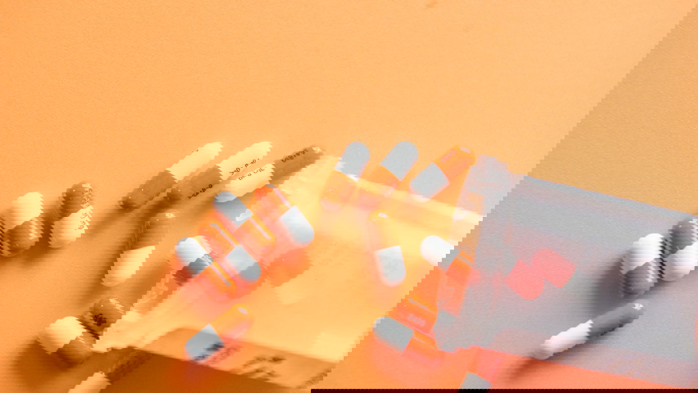Arzneikapseln-Medizin-Symbolbild für Pharmaindustrie-christina-victoria-craft-ZHys6xN7sUE-unsplash.jpg Medizin Kapseln Arzneimittel Pharmazie Pharmaindustrie