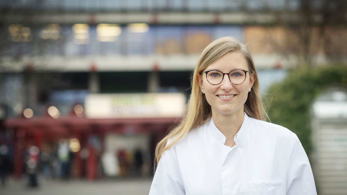 CVSchneider_Bettina Engel-Albustin2022.jpg Prof. Dr. med. Carolin Schneider