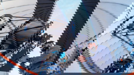 eigene-stelle-astronom_header.jpg Unabhängige Forschung mit einer Eigenen Stelle: Astronom in einer Teleskopkuppel