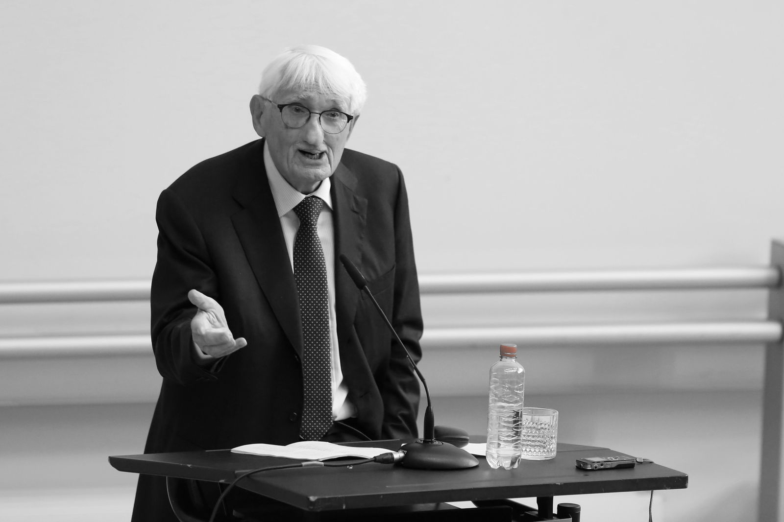 Jürgen Habermas bei einer Rede