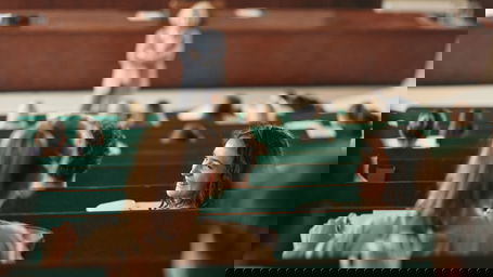 hochschulsystem-deutschland.jpg Blick in einen Uni-Hörsaal während einer Vorlesung