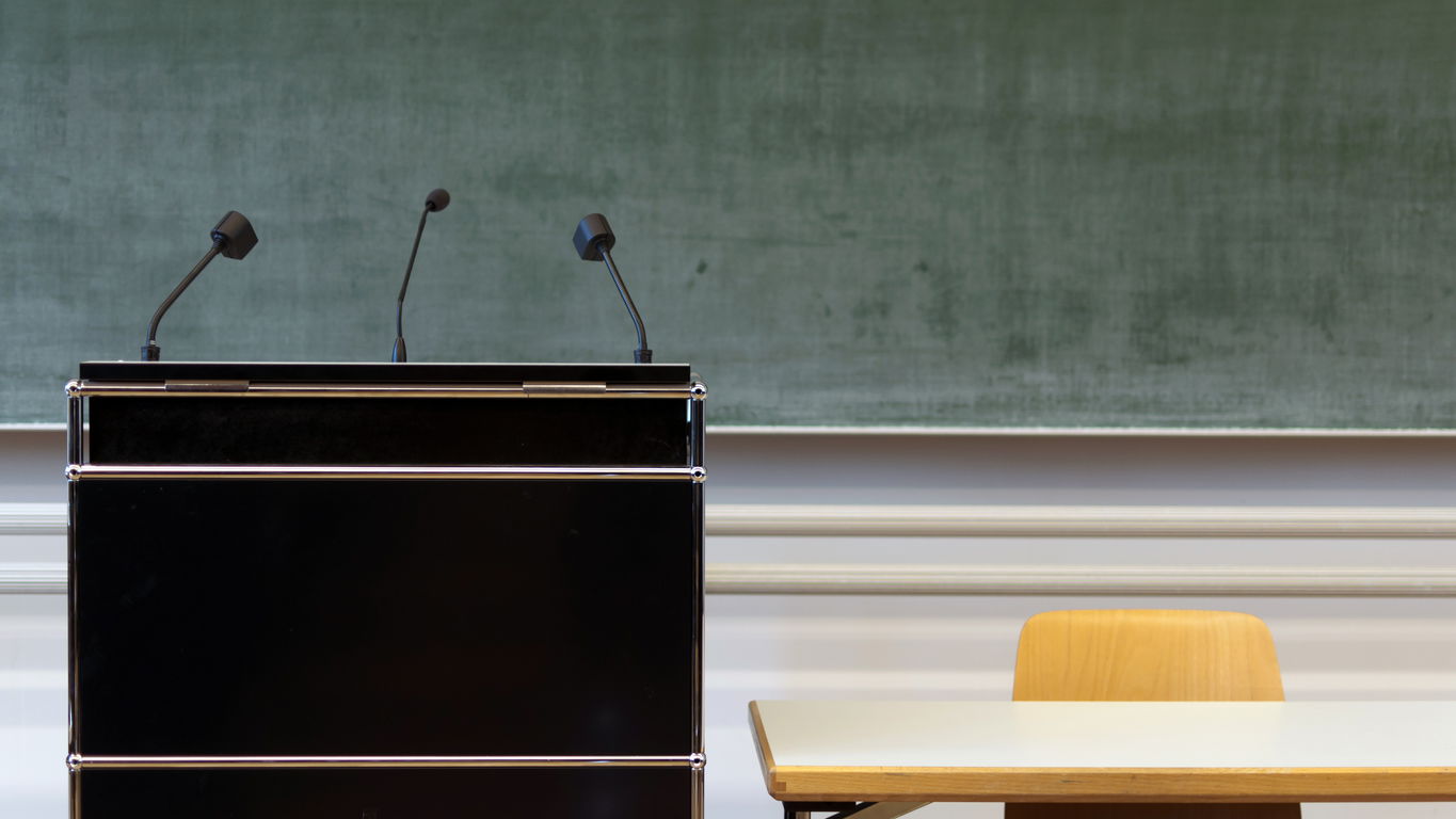 hoersaal-symbolbild-verbeamtung-professor.jpg Hoersaal Symbolbild Verbeamtung Professor