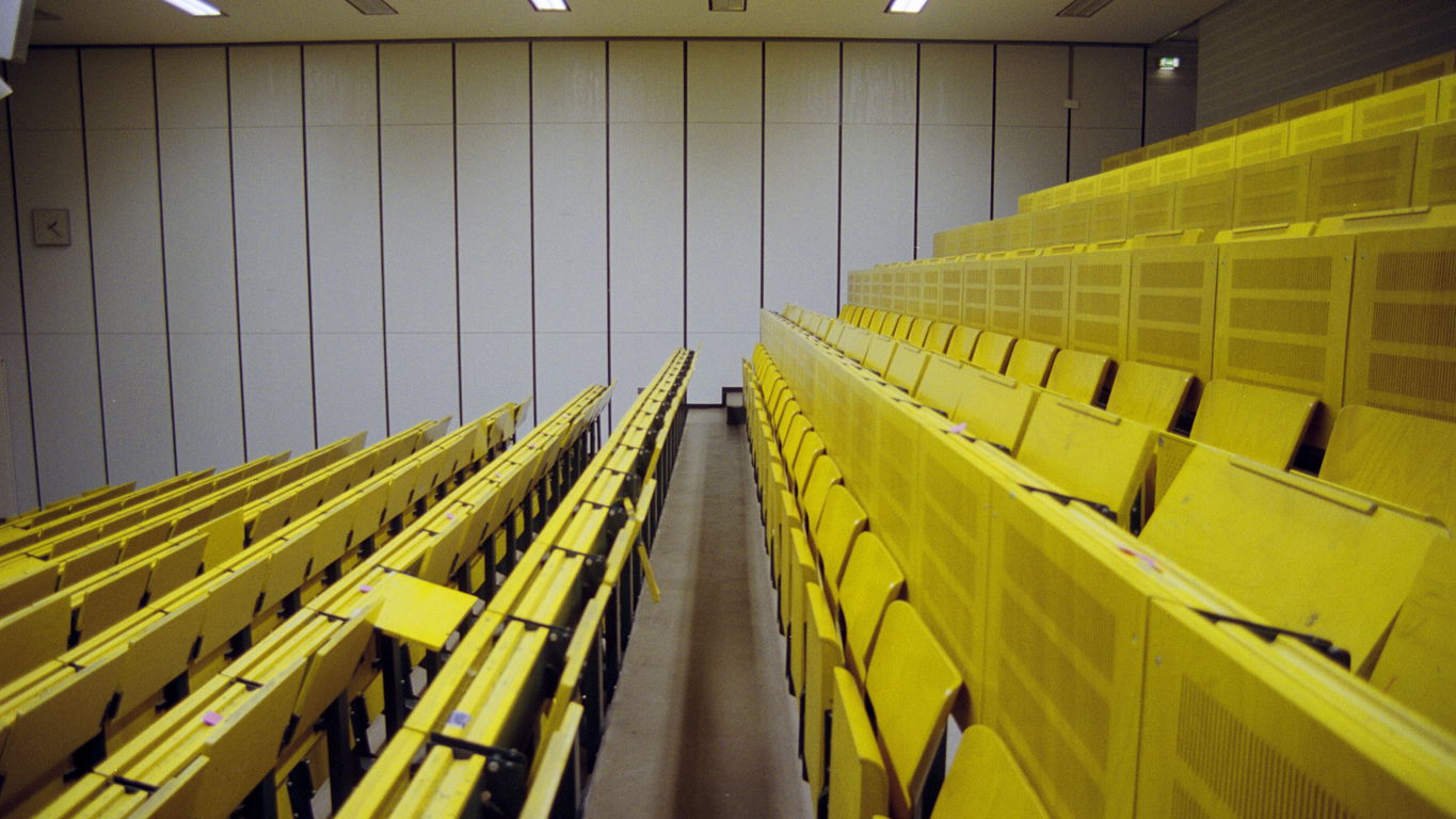 hoersaal-symbolbild-was-ist-ein-lehrauftrag.jpg Hoersaal Symbolbild was ist ein Lehrauftrag