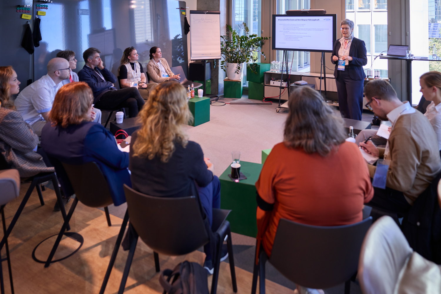 Dr. Vanessa Adam (DHV) bei ihrem Workshop „Personalführung in der Wissenschaft“