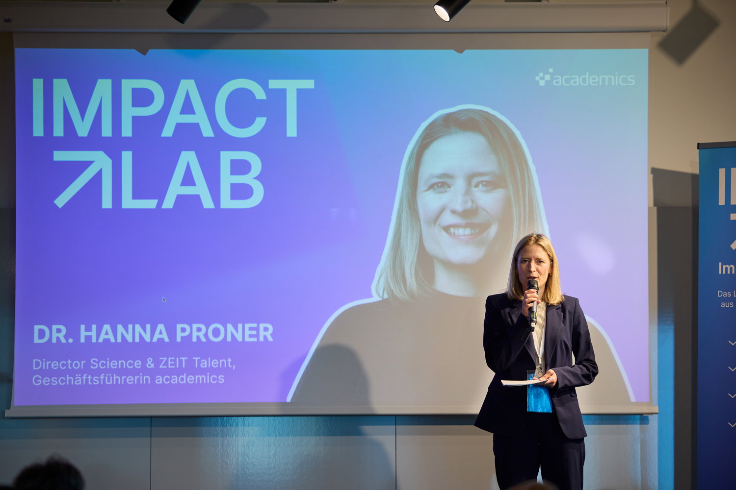Dr. Hanna Proner moderiert