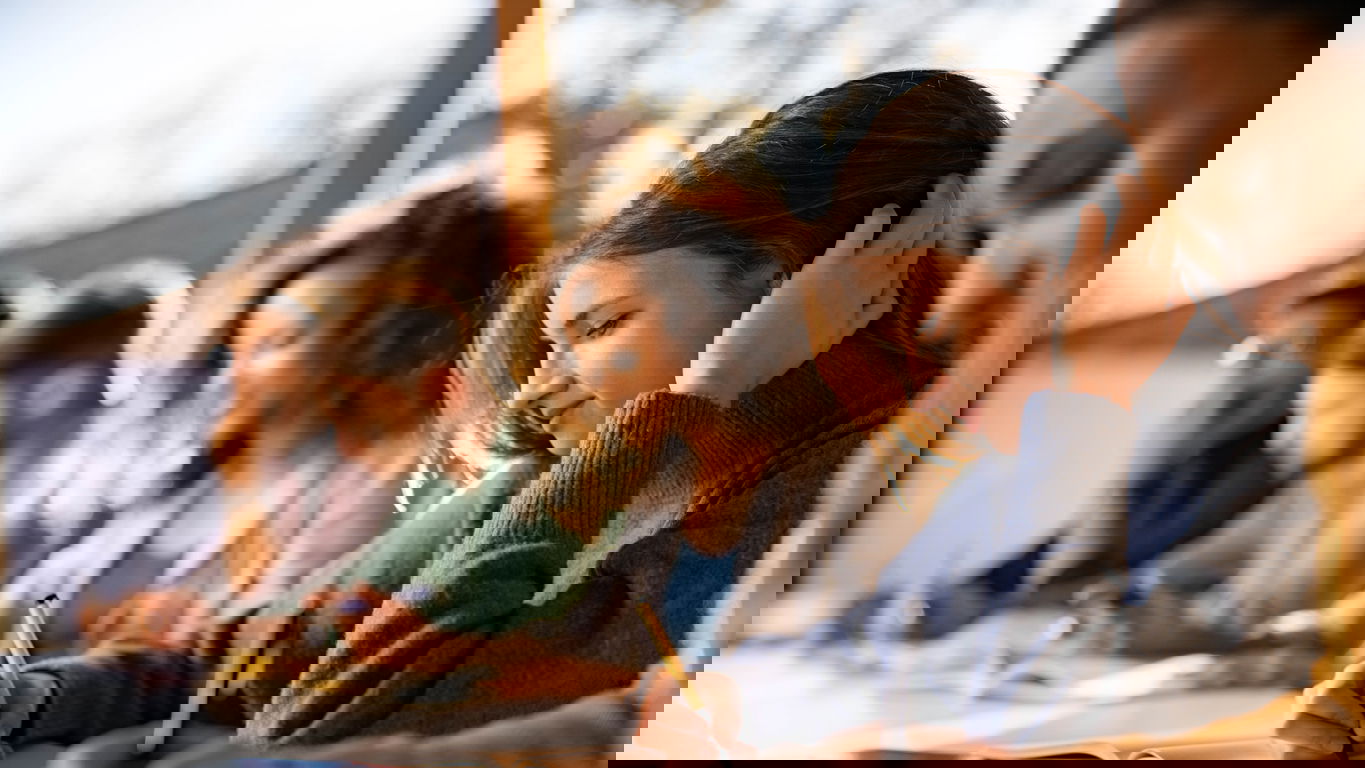 zweitstudium.jpg Eine junge Frau im Hörsaal